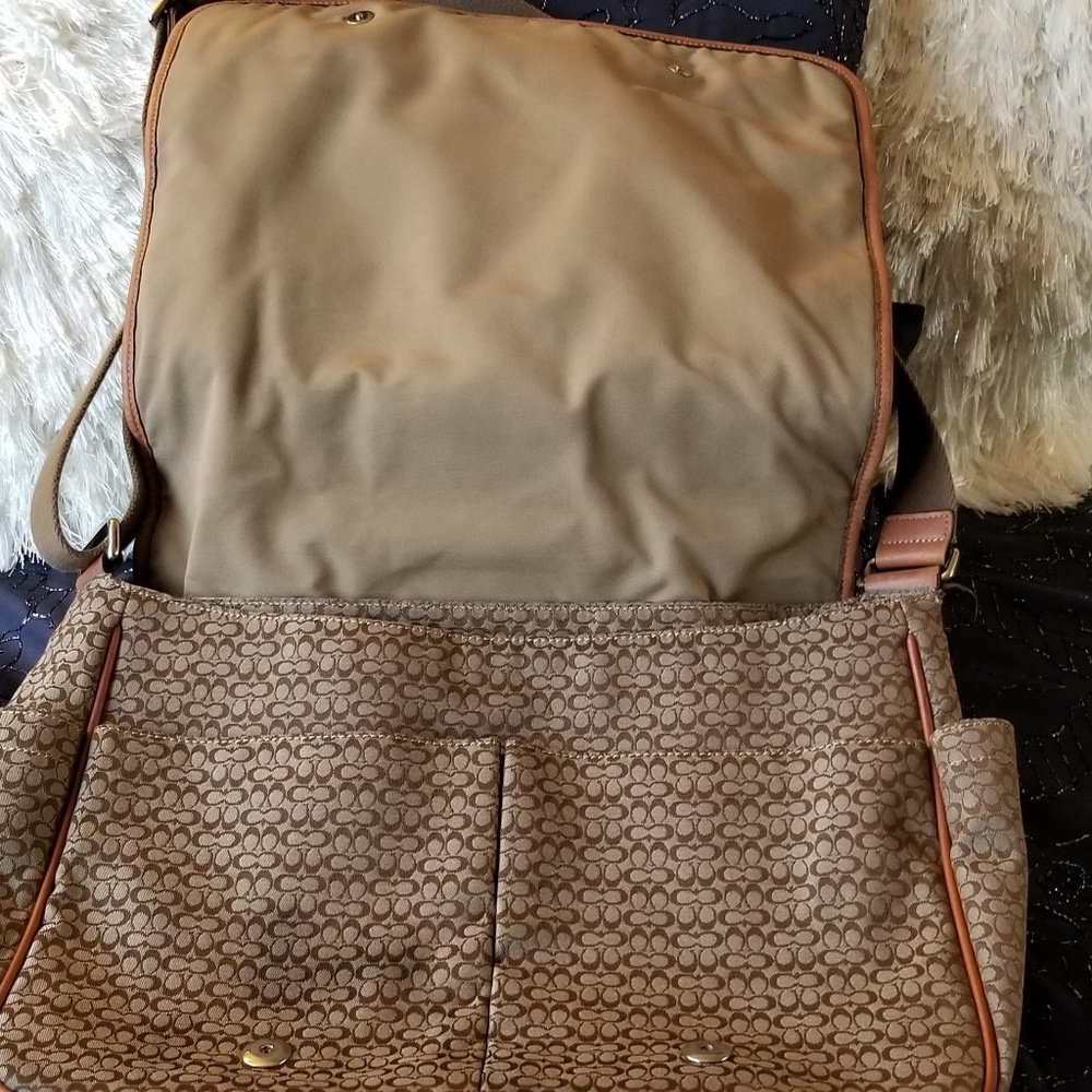 Coach - Picture 5 of 7